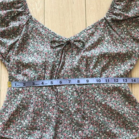 Sienna Sky Off the Shoulder Floral Cut Out Back Top in Grey Size S - Picture 8 of 9